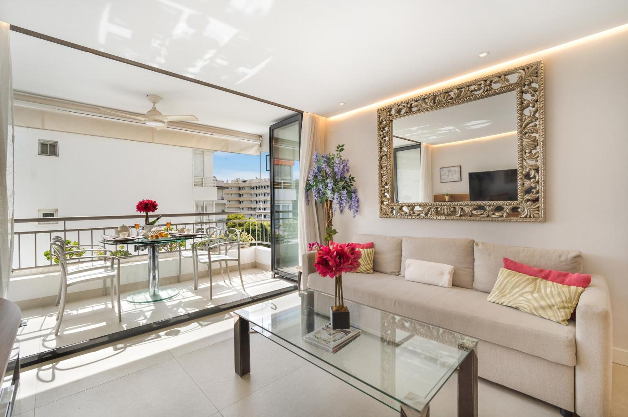 Elegant Beachside Lejlighed *